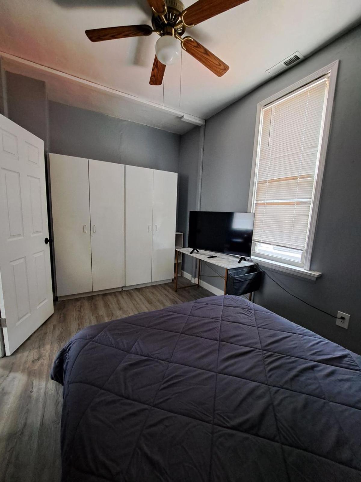 Cosy Duplex 2BR&2Bath & Bonus SpaceSleeps 6 in Roscoe Village photo 5