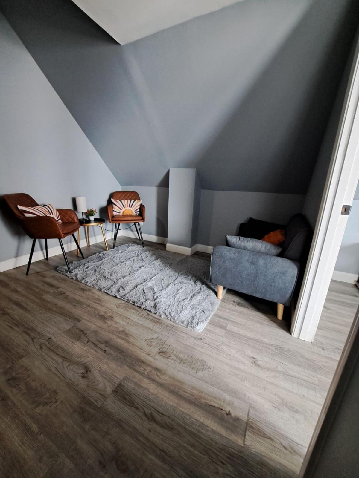Cosy Duplex 2BR&2Bath & Bonus SpaceSleeps 6 in Roscoe Village photo 4