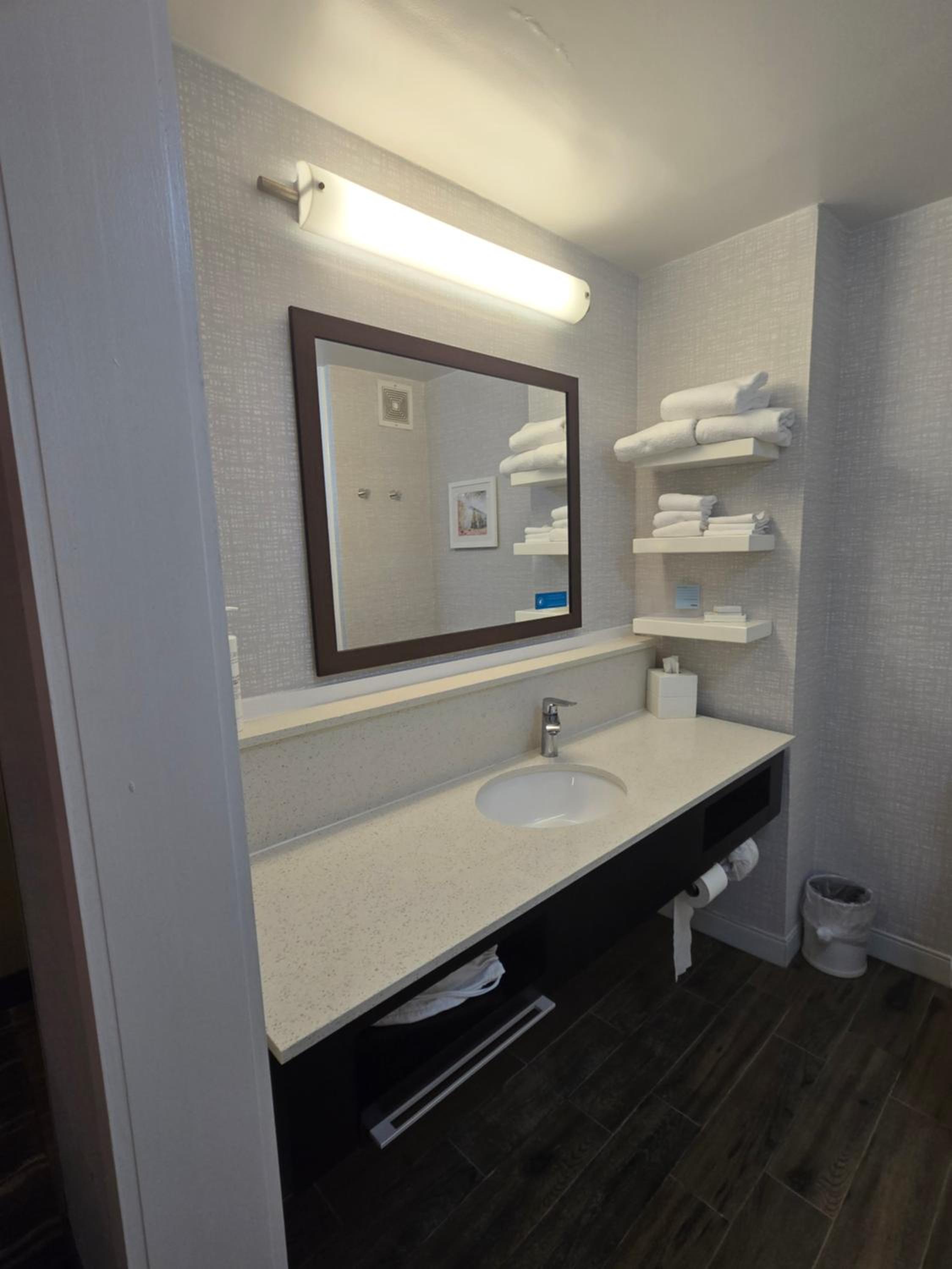 Commerce Vacations - Hampton Inn Commerce - Property Image 17