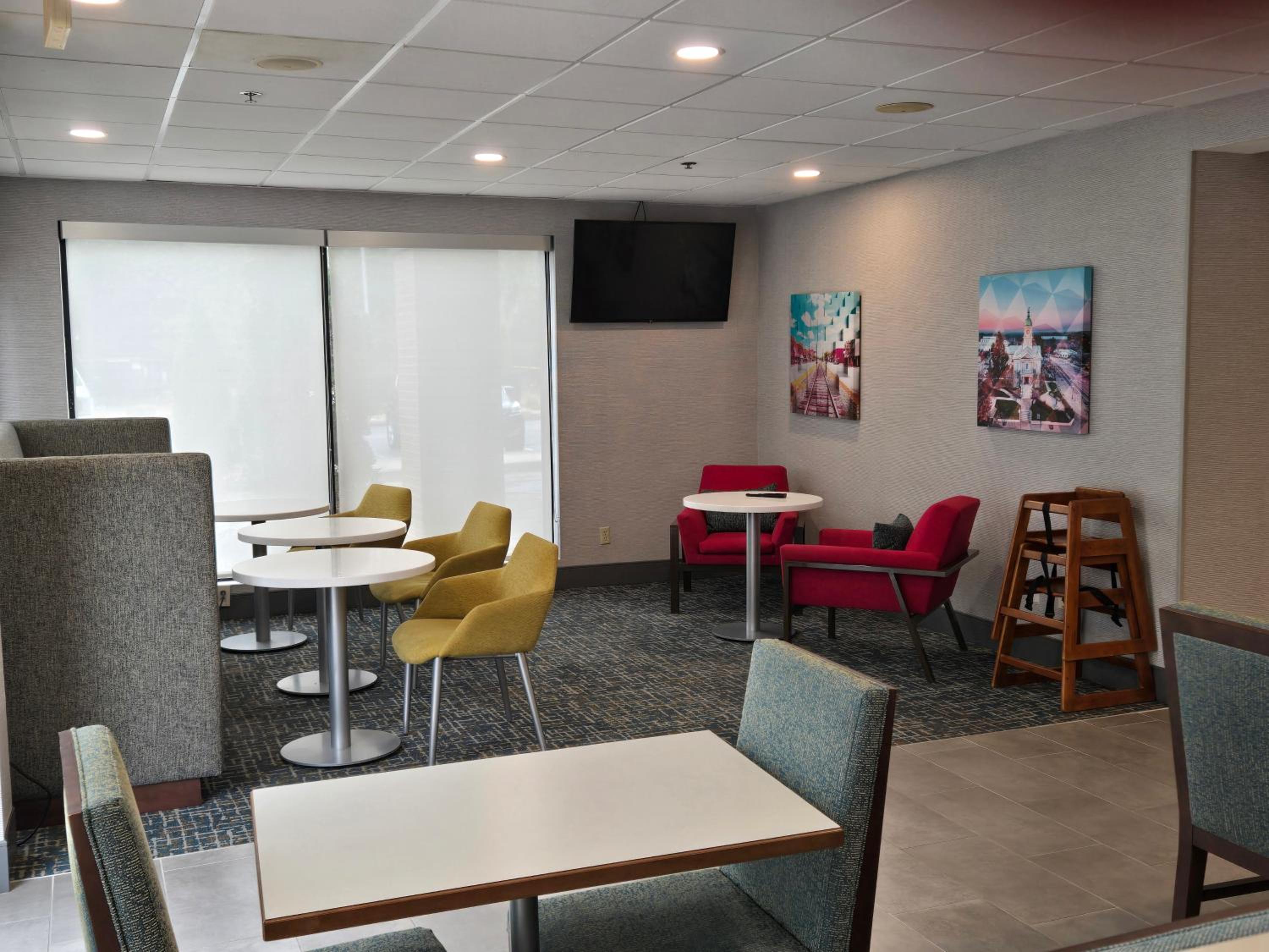 Commerce Vacations - Hampton Inn Commerce - Property Image 7
