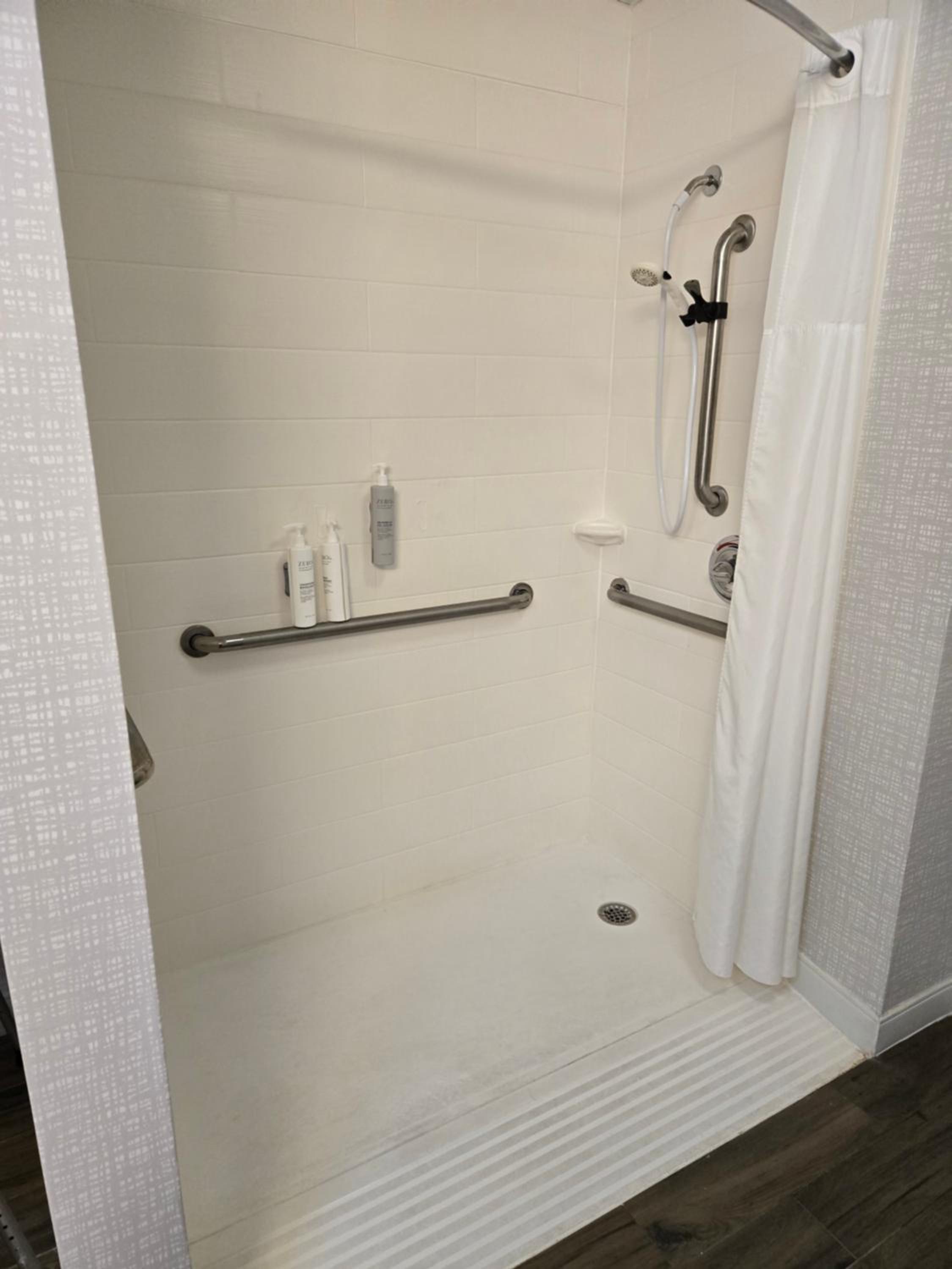 Commerce Vacations - Hampton Inn Commerce - Property Image 12