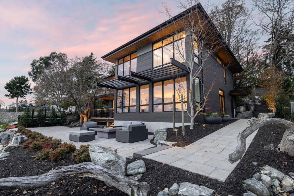 Oakmere House on Portage Inlet