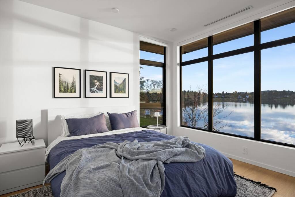 Oakmere House on Portage Inlet