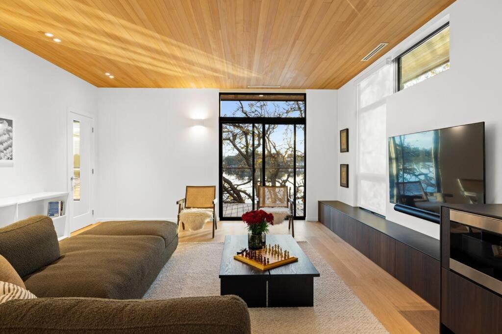 Oakmere House on Portage Inlet