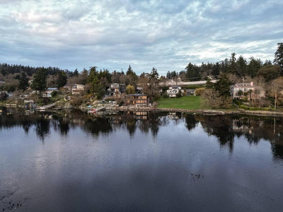 Oakmere House on Portage Inlet
