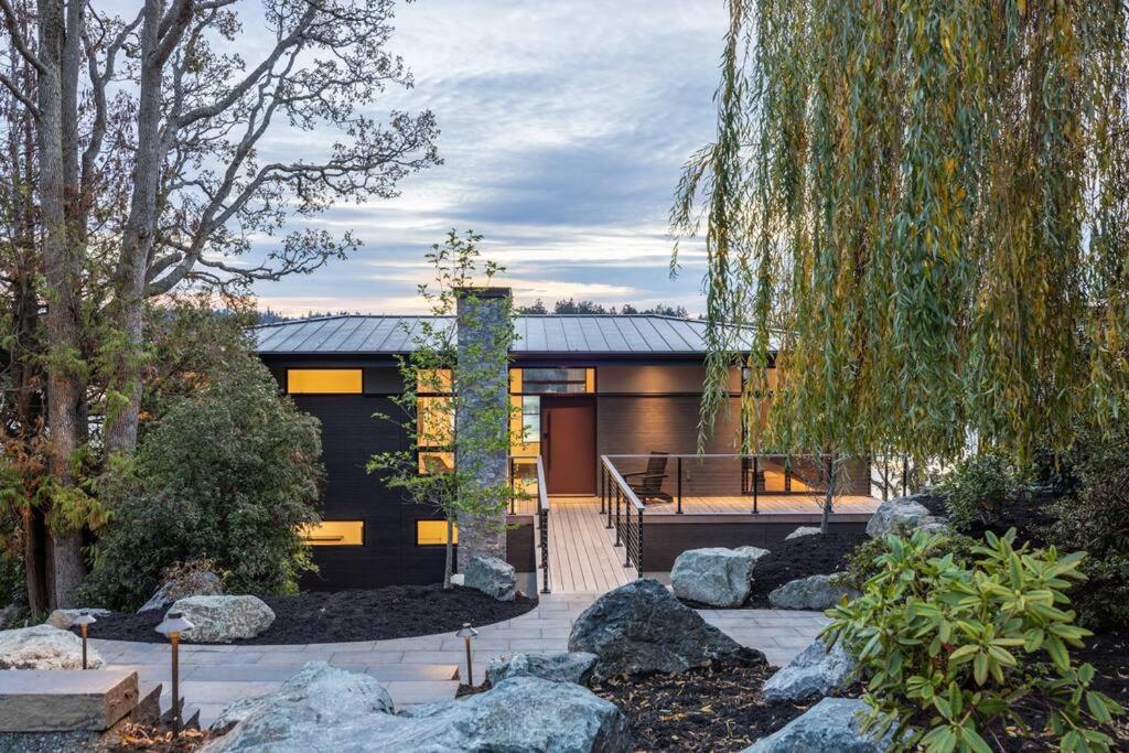 Oakmere House on Portage Inlet