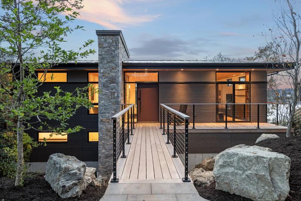 Oakmere House on Portage Inlet