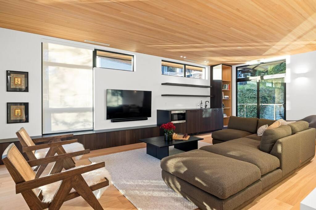 Oakmere House on Portage Inlet