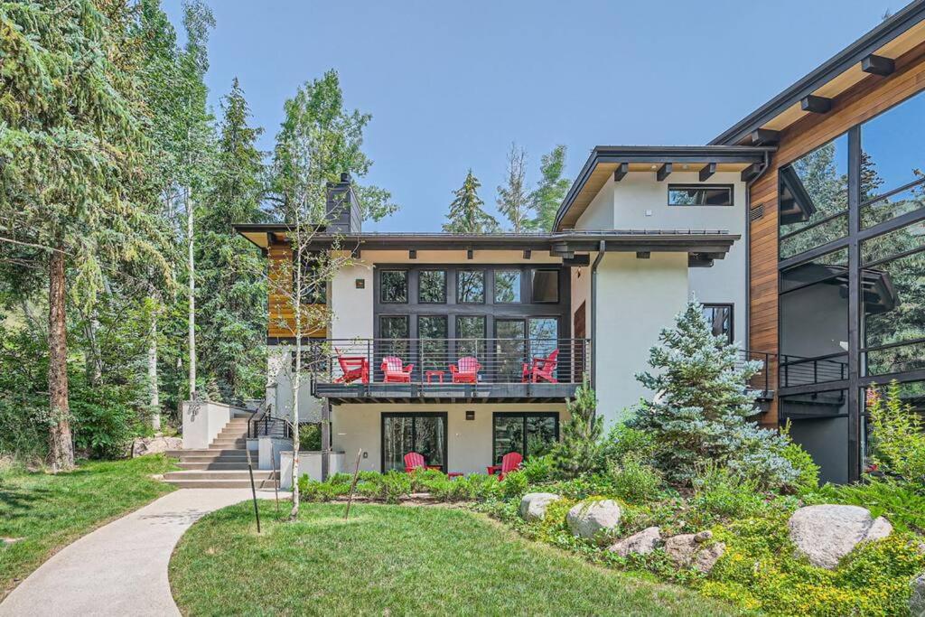 Wapo Chalet Winter SALE NOW 4 Bdrm Dogs OK in Vail, US