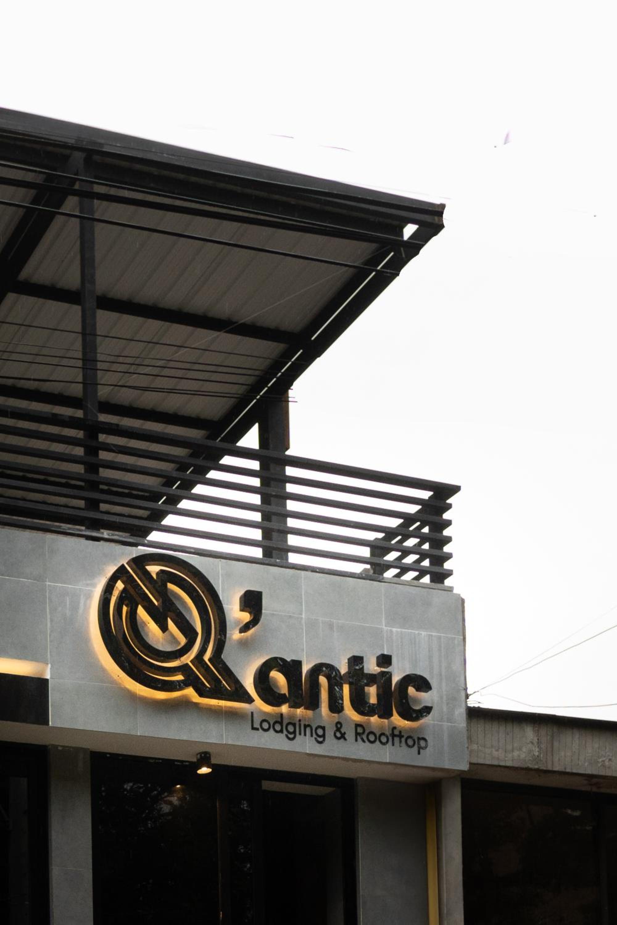 Qantic Lodging