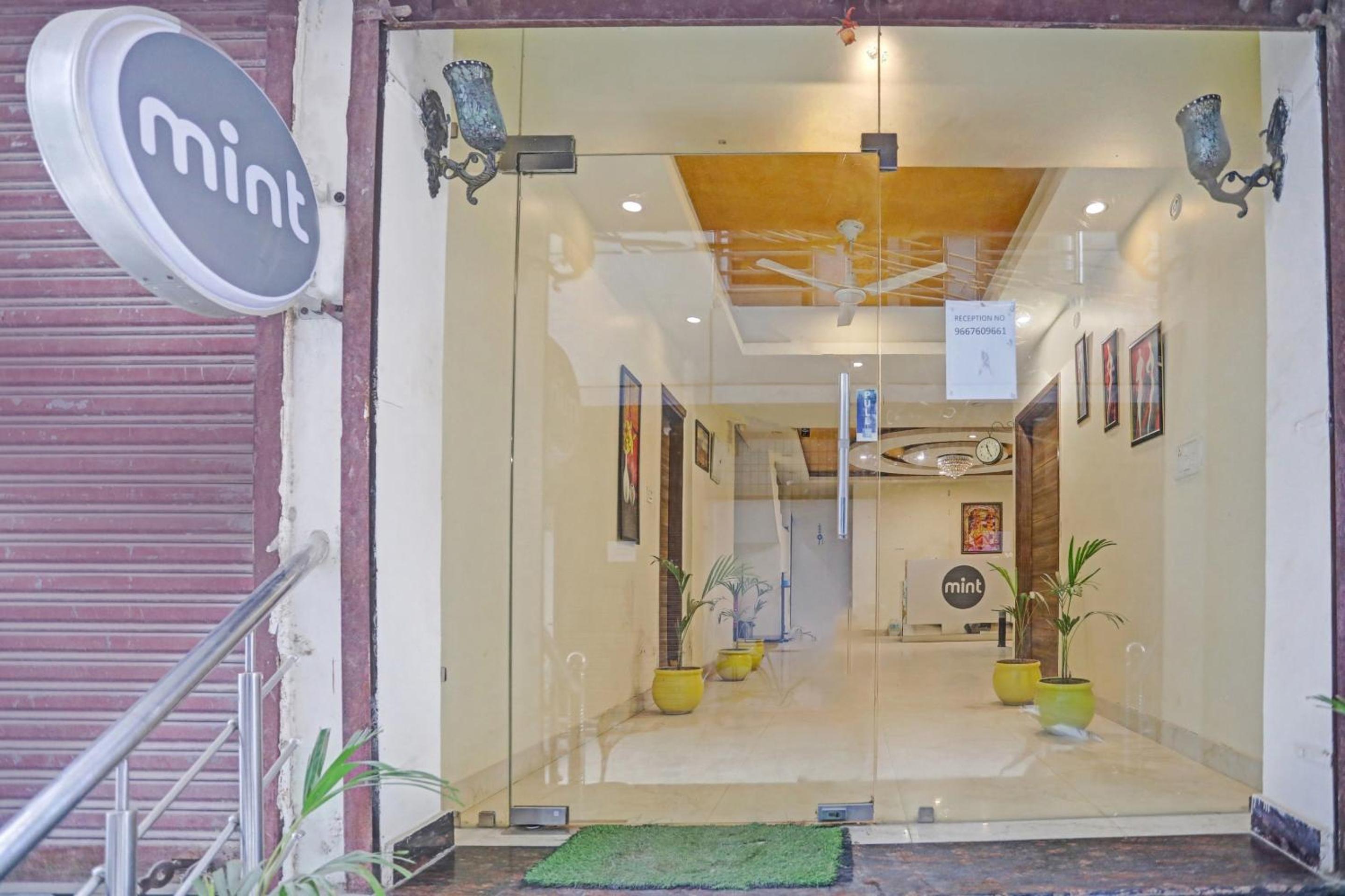 Hotel O Smile Residency Near Dwarka Sector 9 Metro Station view 2