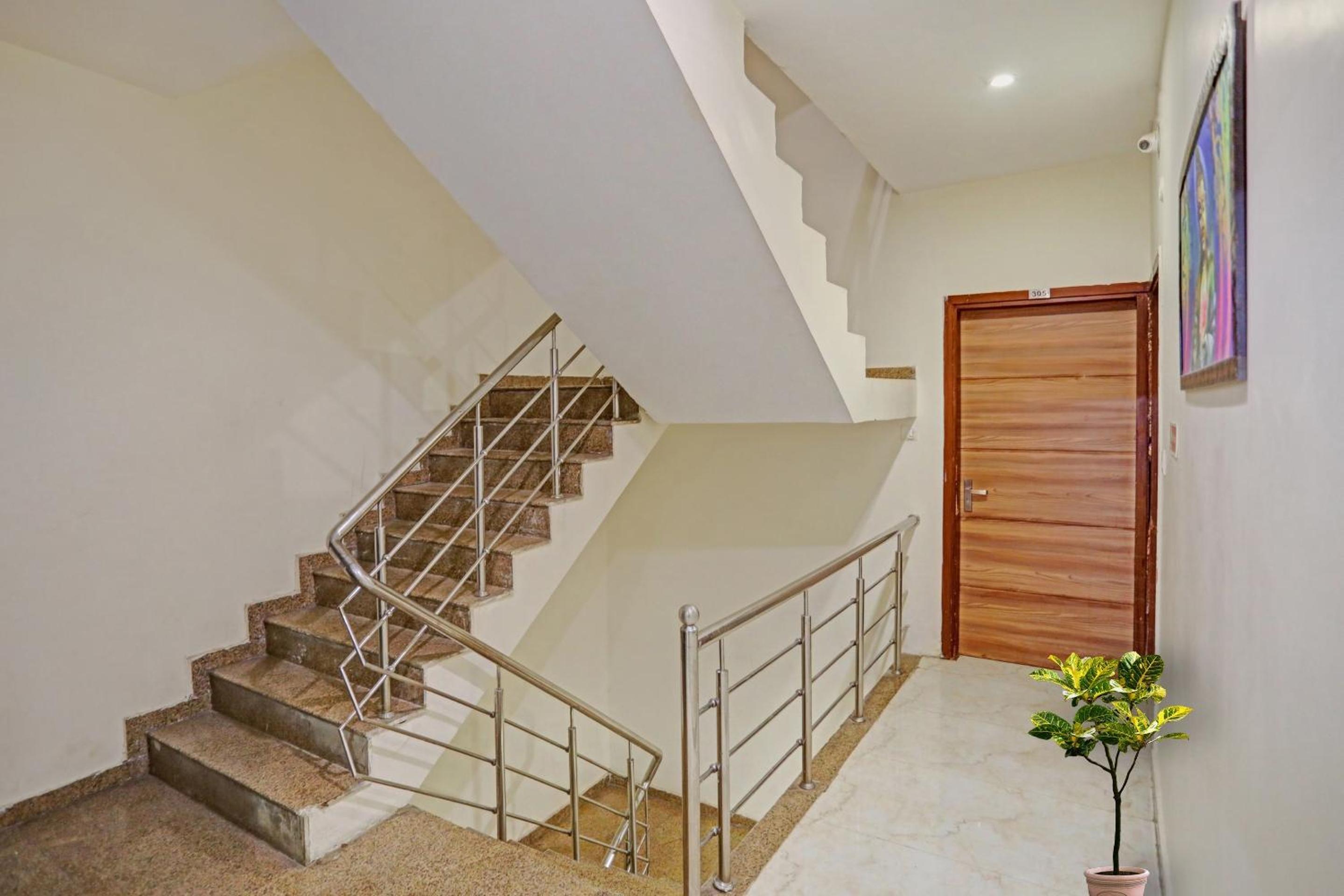 Hotel O Smile Residency Near Dwarka Sector 9 Metro Station view 4