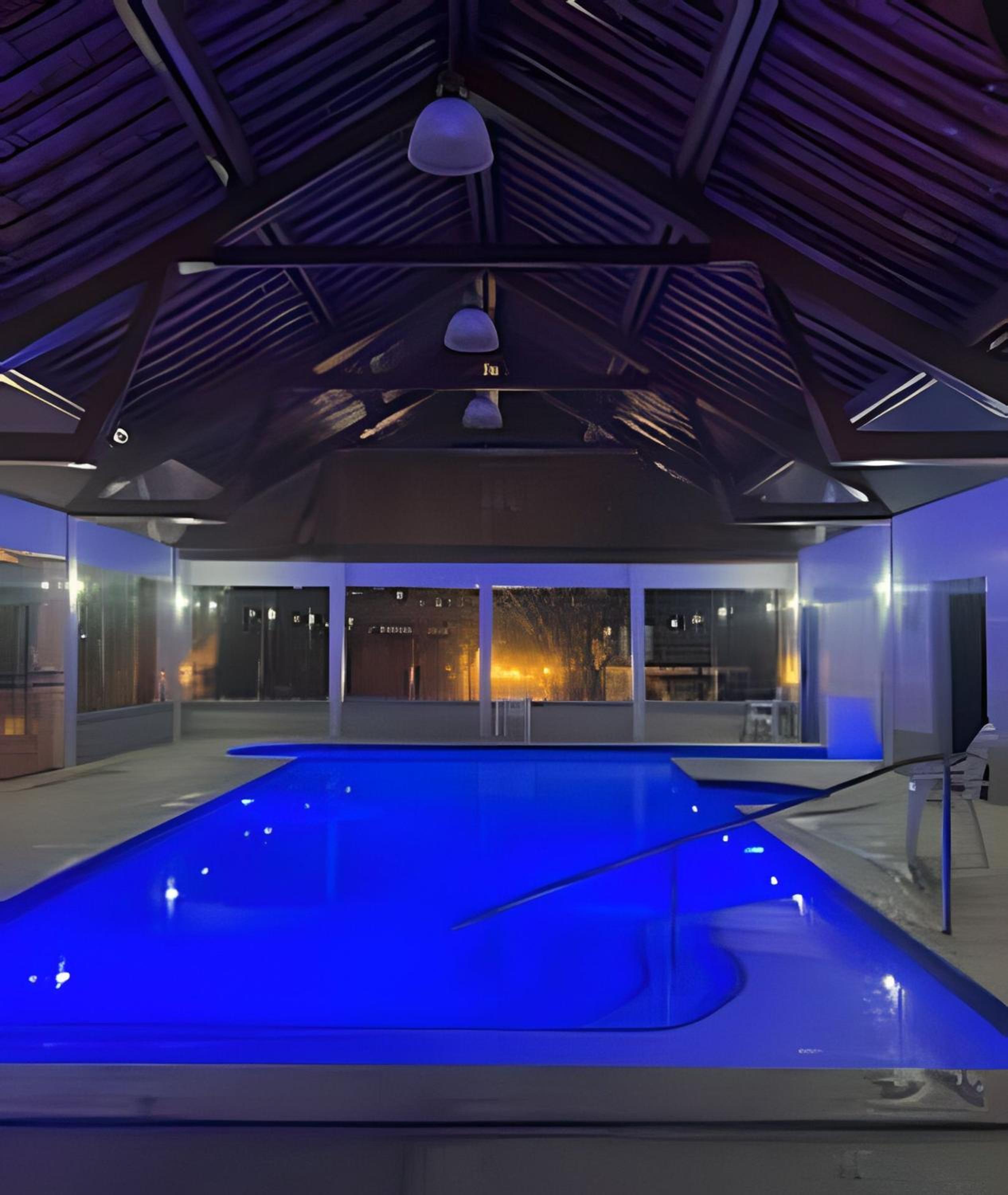 Casa 6 Suites p/ 20 - Sauna e Campo em Gravata