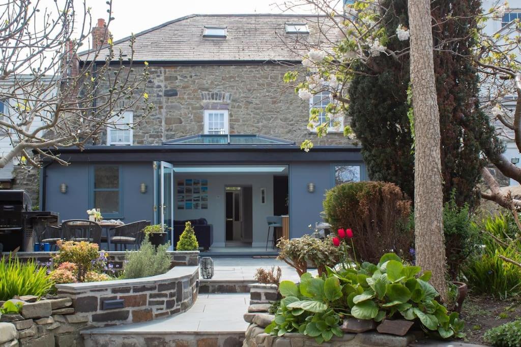Harbourside luxury house