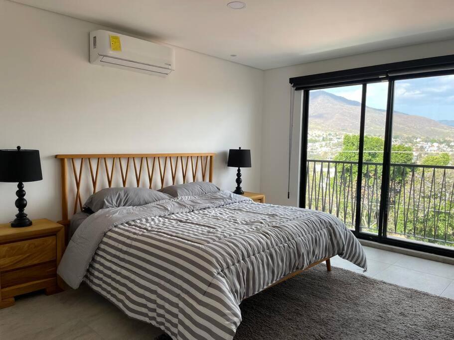 Lovely 3 bedroom condo with rooftop view 3