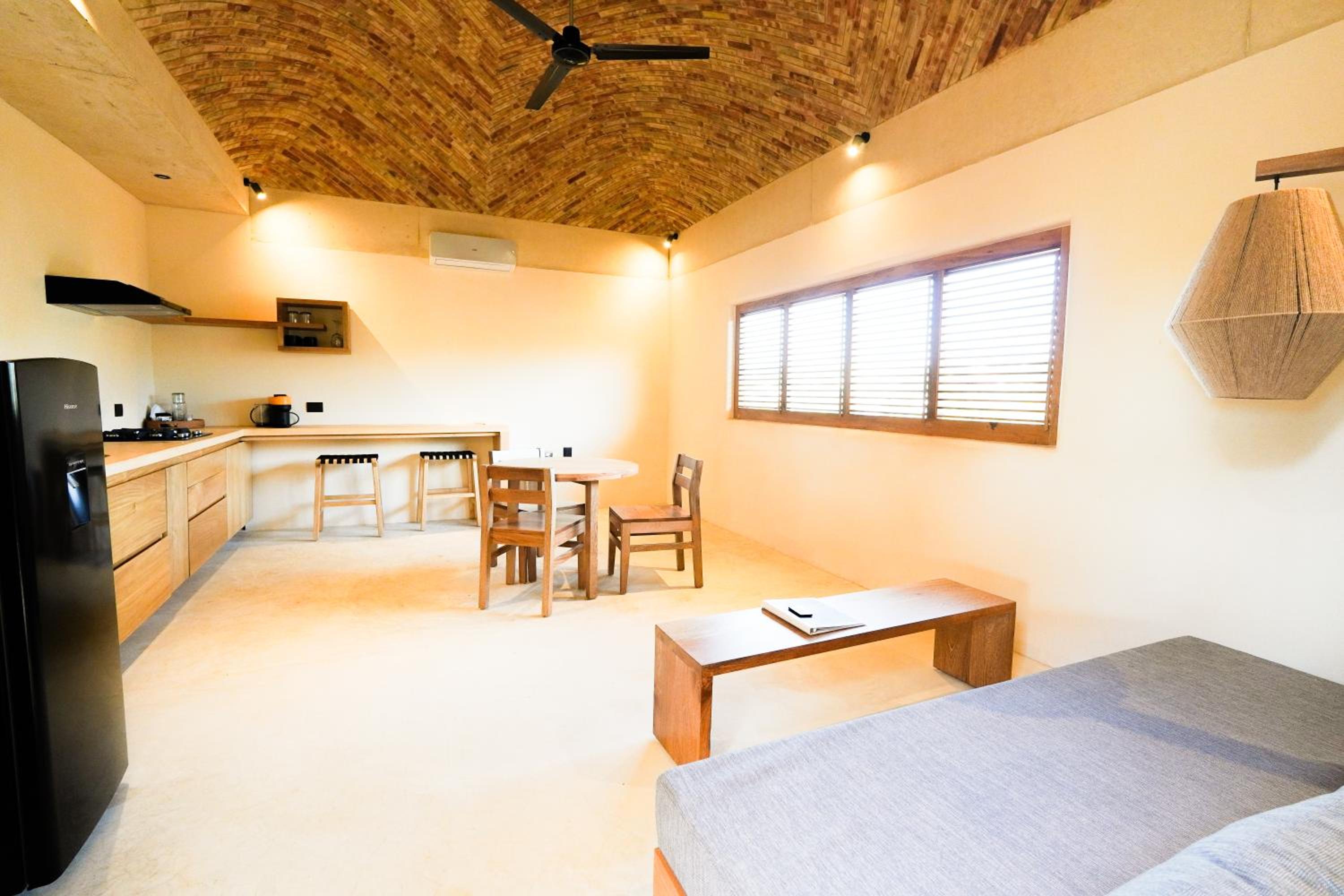 Casa Borka LUXURY FULLY FURNISHED BEACH CONDOS WITH POOL
