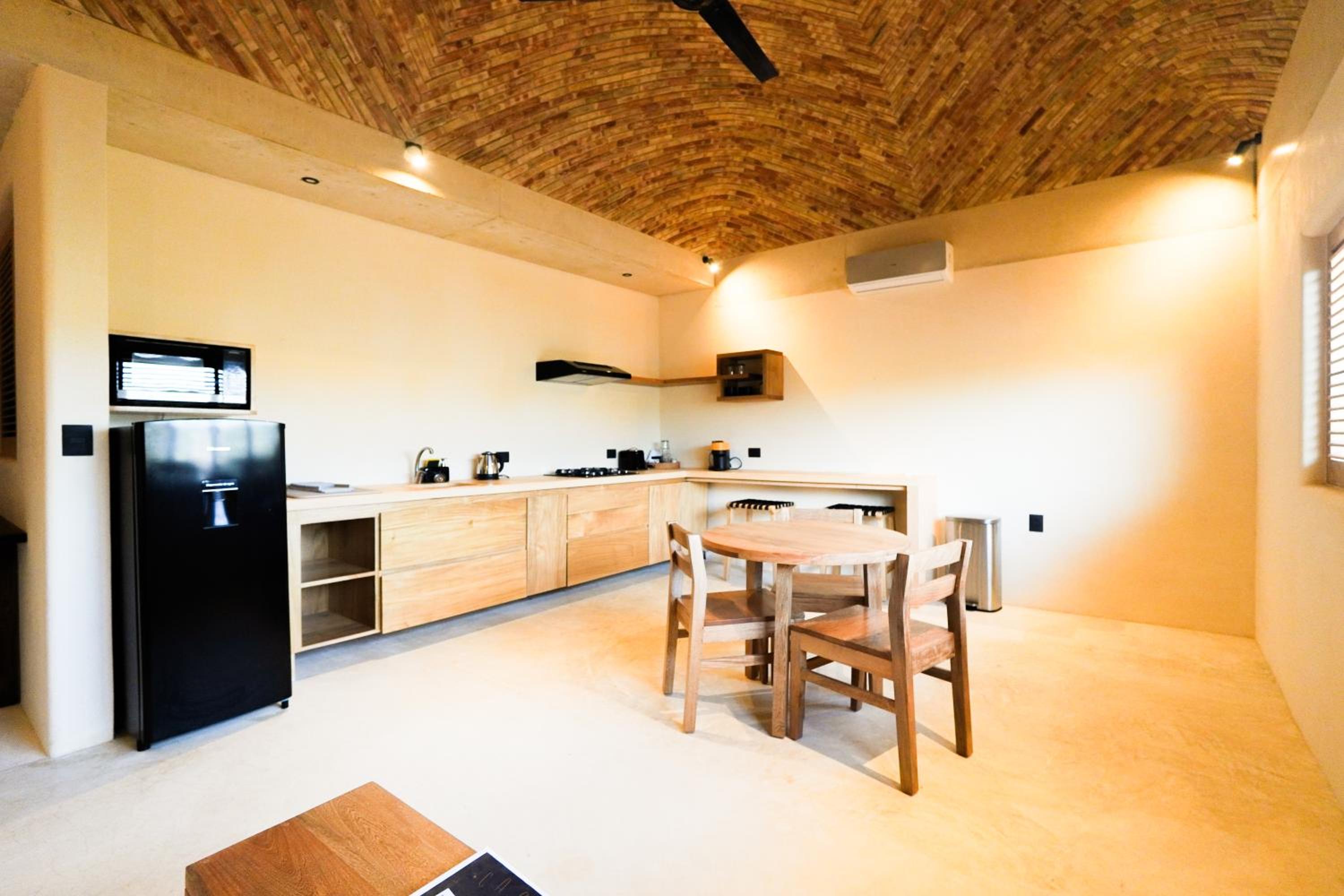 Casa Borka LUXURY FULLY FURNISHED BEACH CONDOS WITH POOL