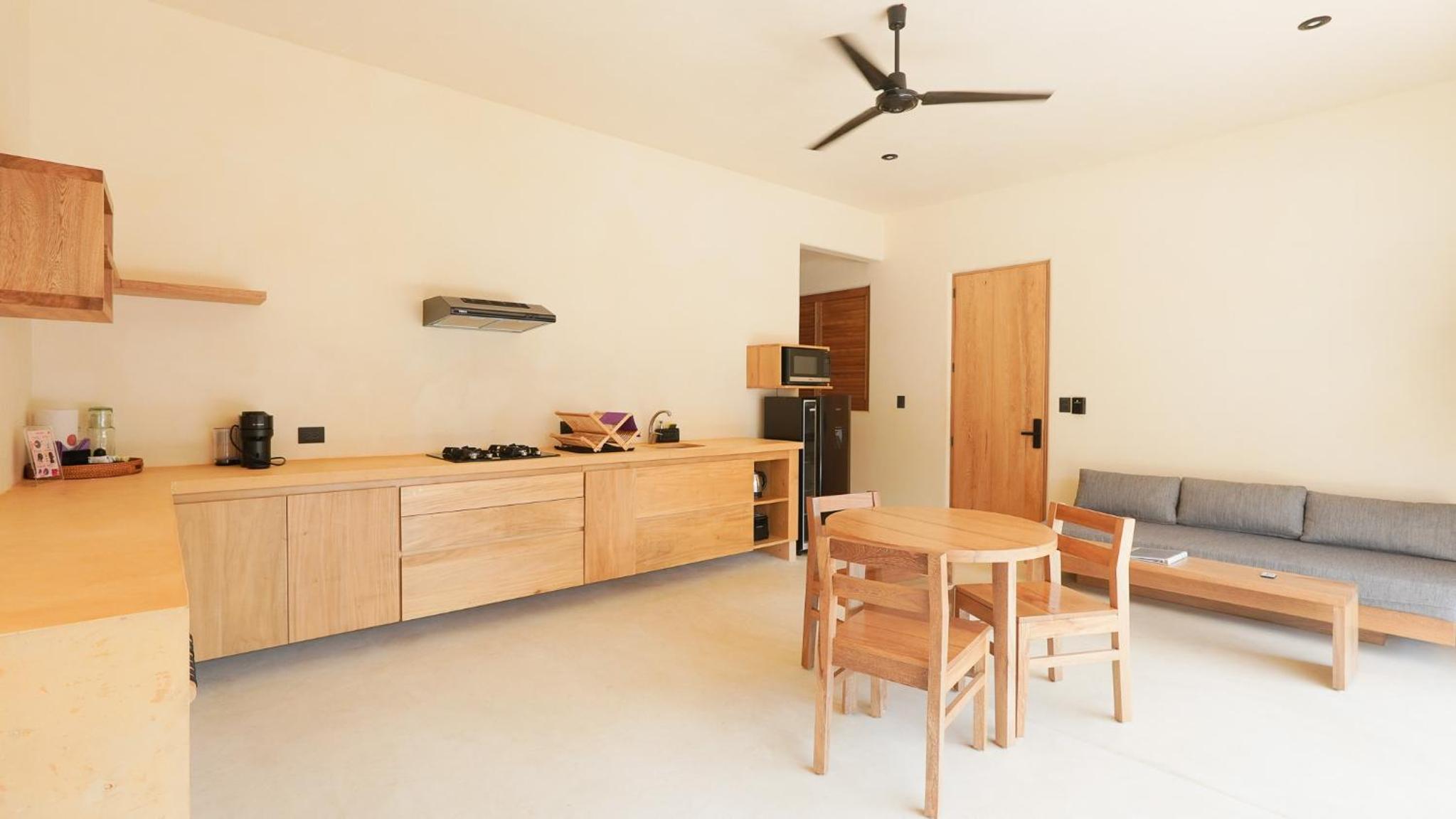 Casa Borka LUXURY FULLY FURNISHED BEACH CONDOS WITH POOL