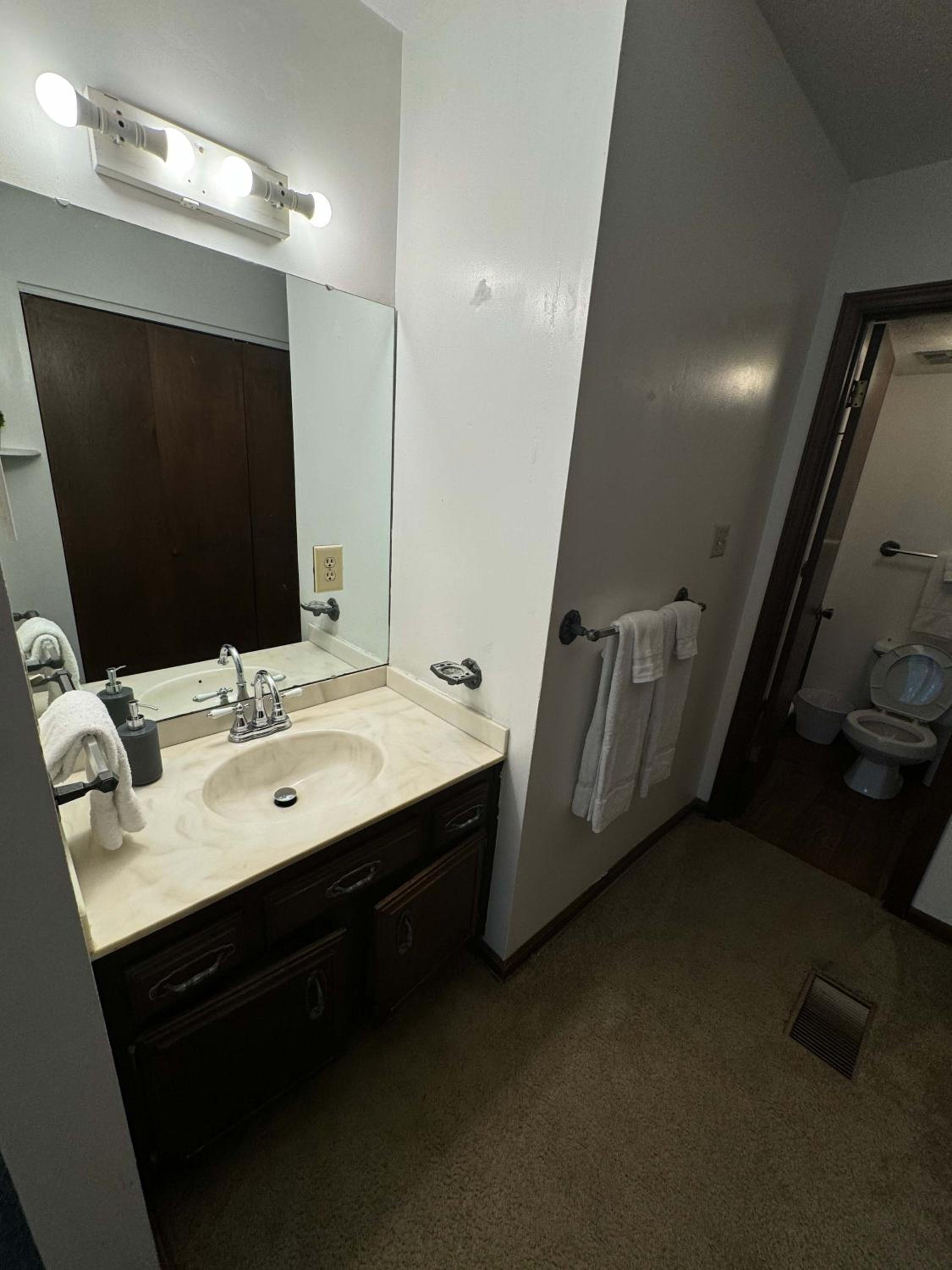 Montgomery Vacations - Near Hospital  Dining- Merry on Moorcroft - Property Image 32