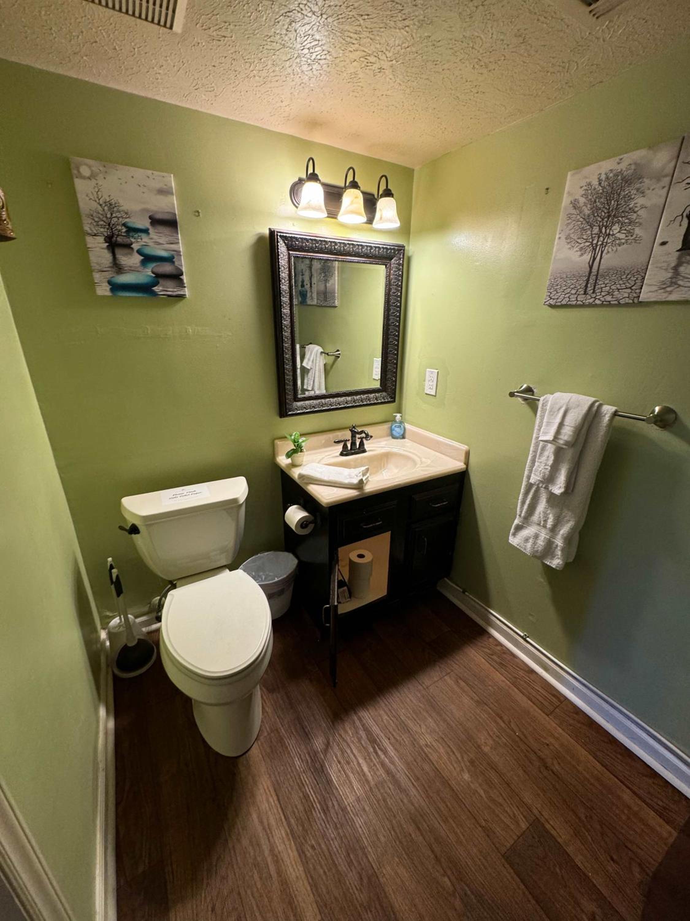 Montgomery Vacations - Near Hospital  Dining- Merry on Moorcroft - Property Image 28