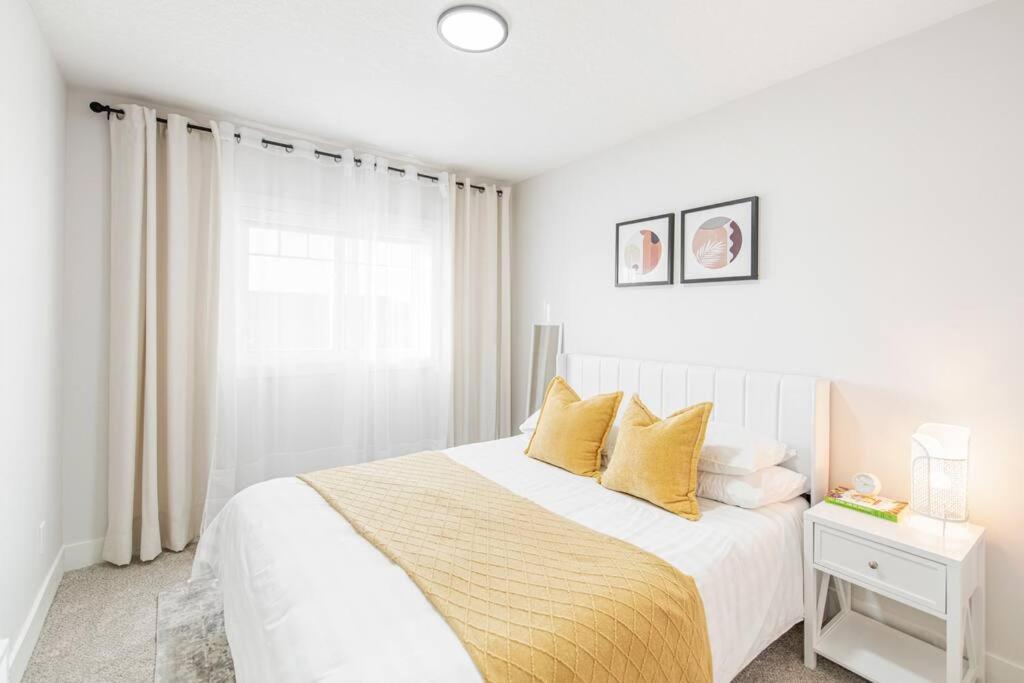 Luxury Family Home - Sleeps 10 - King Bed