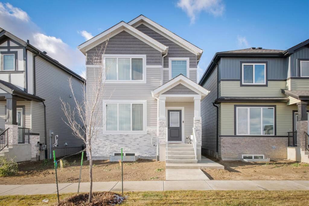 Luxury Family Home - Sleeps 10 - King Bed