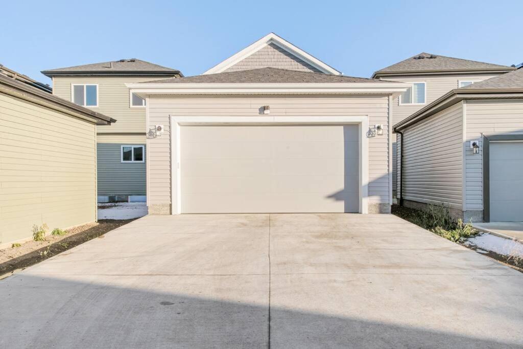 Luxury Family Home - Sleeps 10 - King Bed