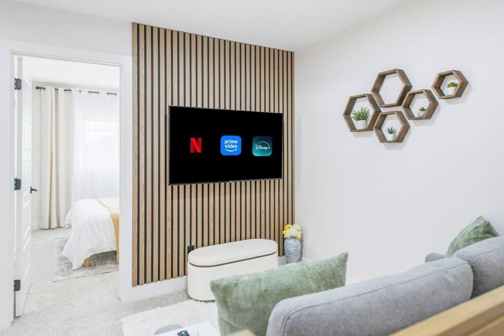 Luxury Family Home - Sleeps 10 - King Bed