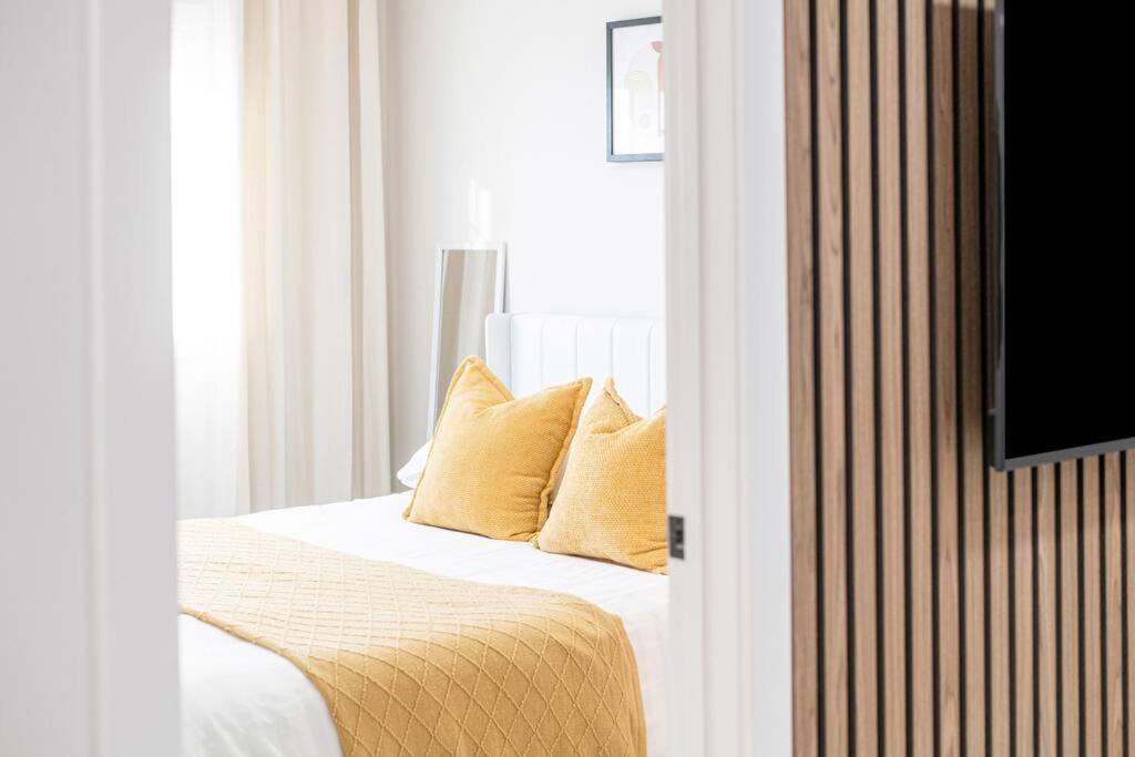 Luxury Family Home - Sleeps 10 - King Bed