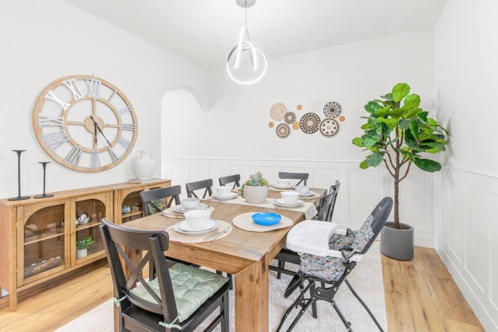 Luxury Family Home - Sleeps 10 - King Bed