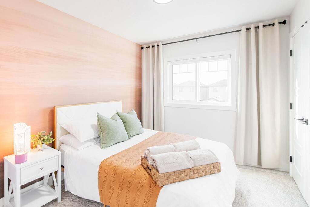 Luxury Family Home - Sleeps 10 - King Bed