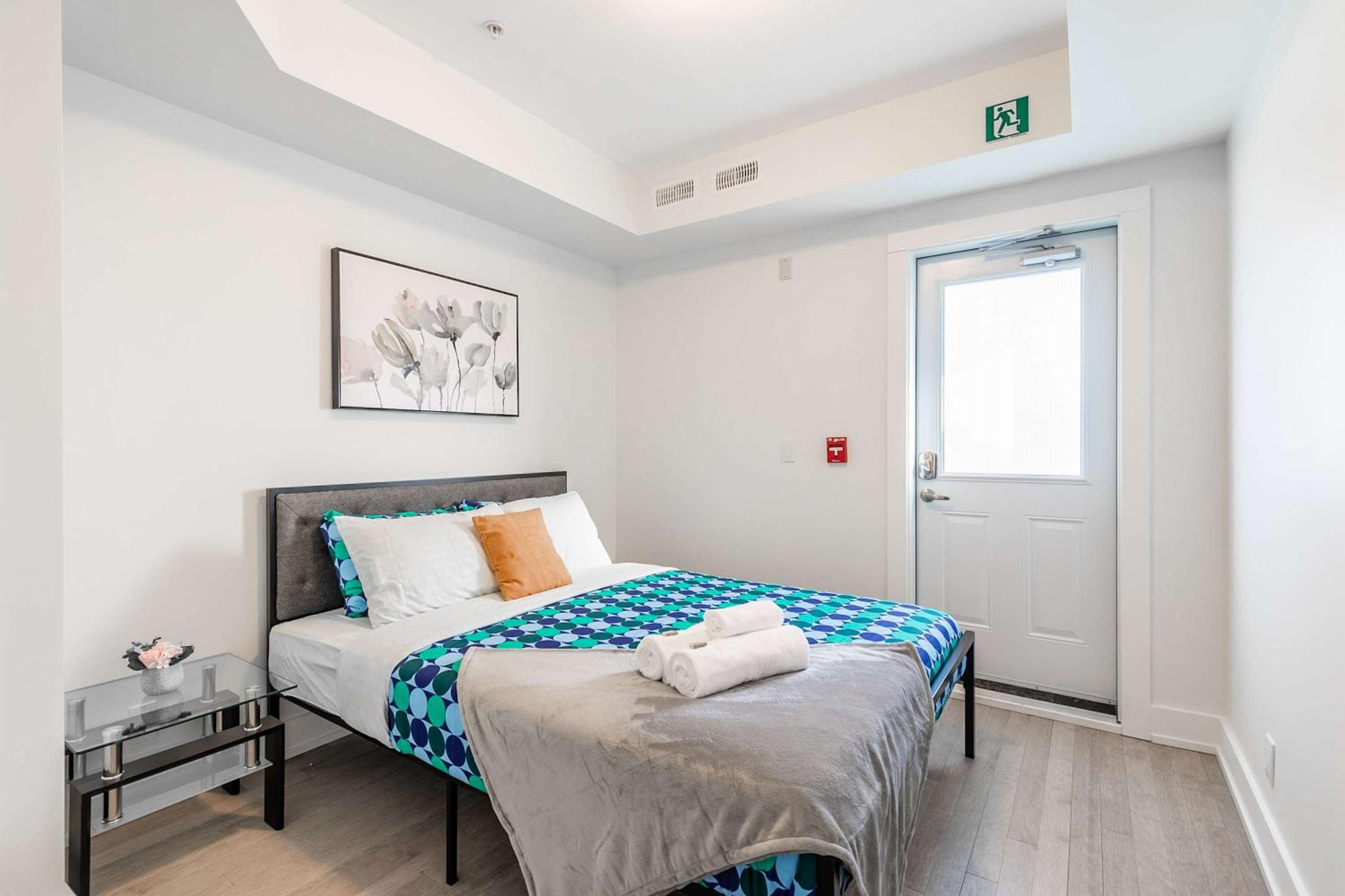Large 3BR Apartment Steps from High Park