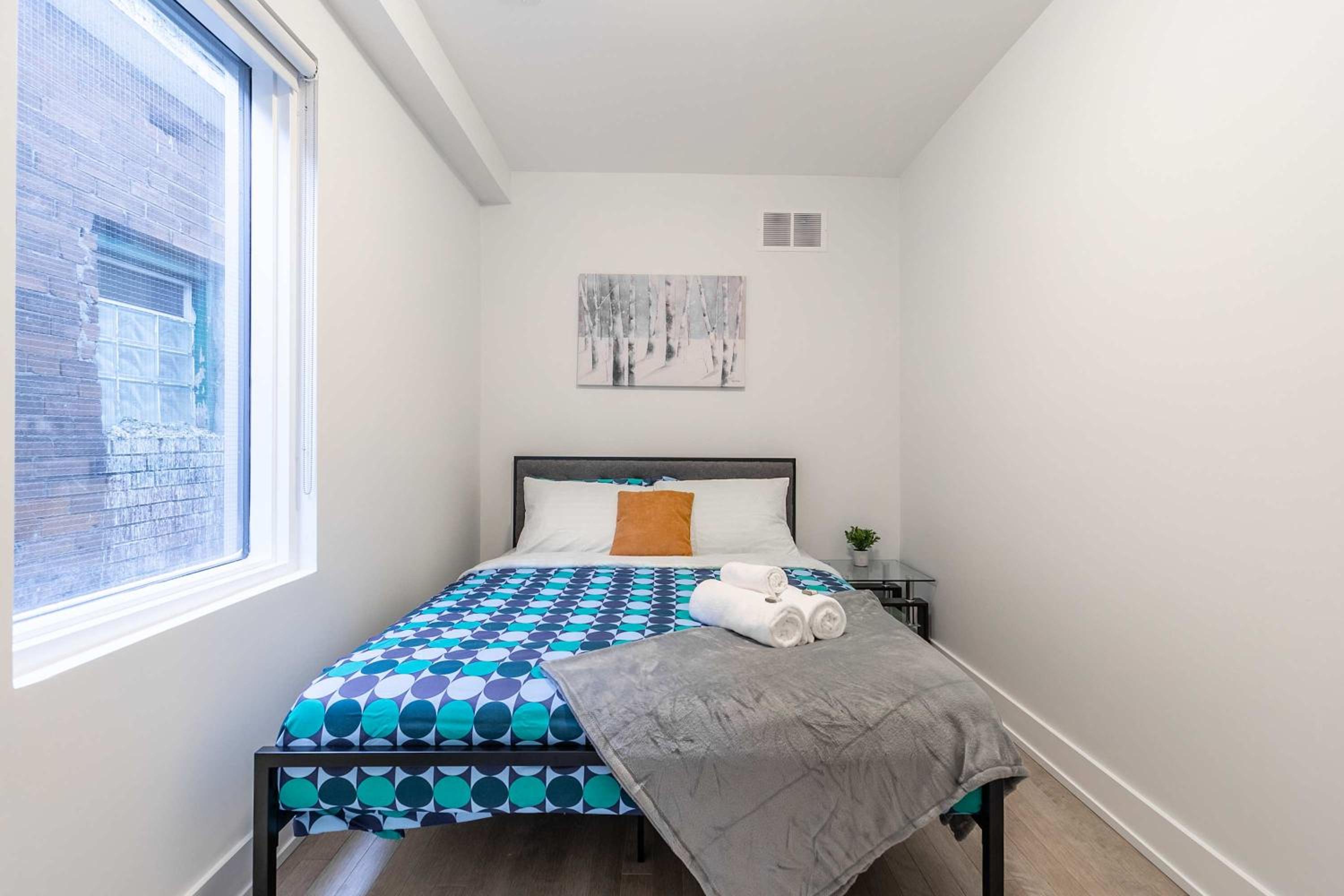Large 3BR Apartment Steps from High Park