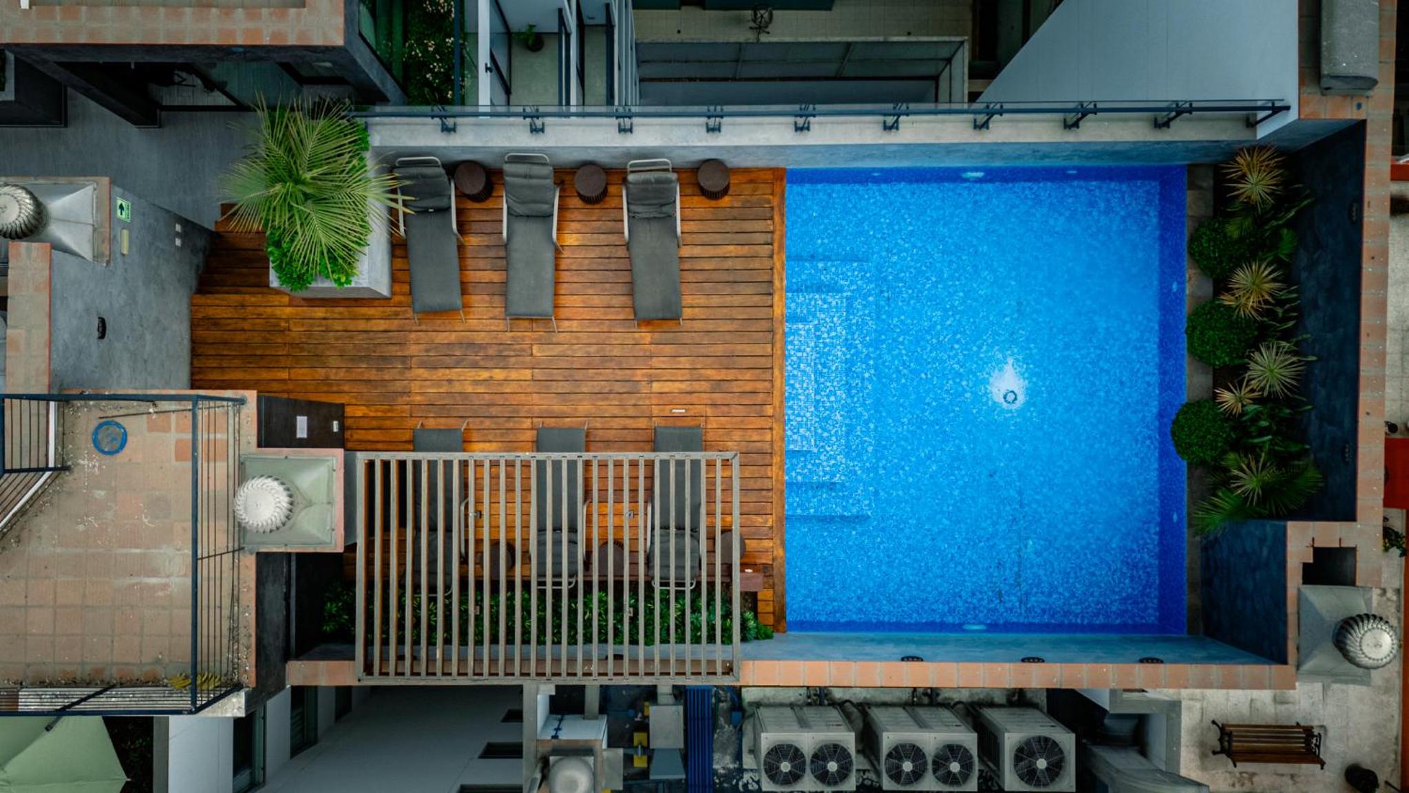 Beautiful and Well Located view 3