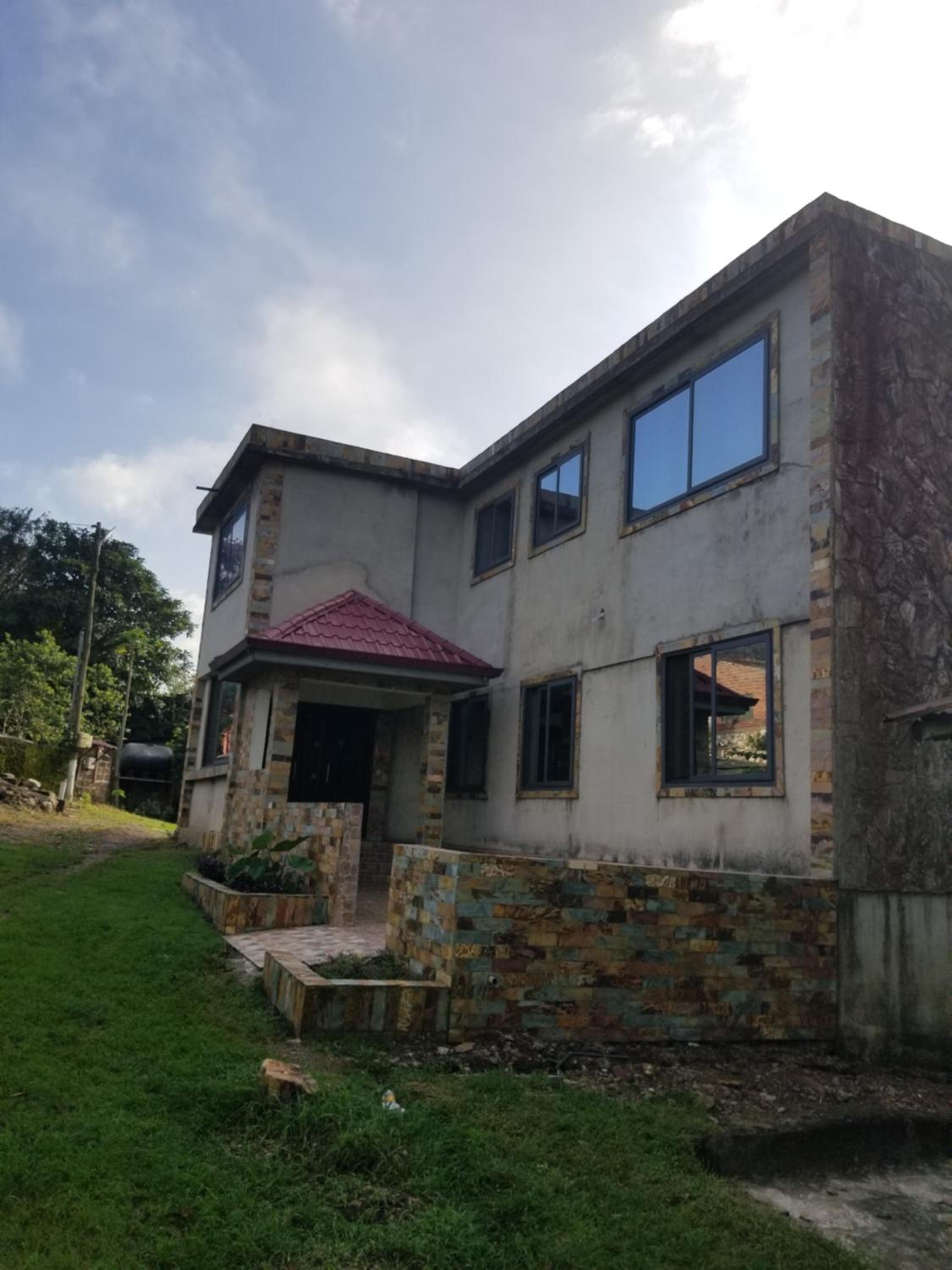 Apeadu House