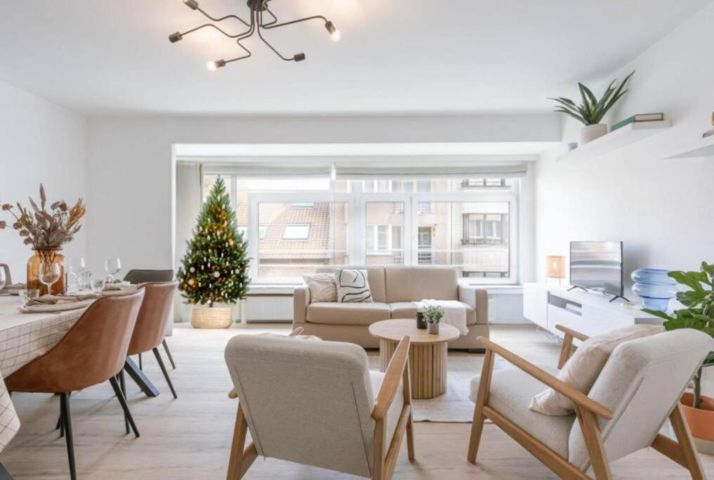 Hugo by the harbor, light-filled and centrally located apartment - free parking