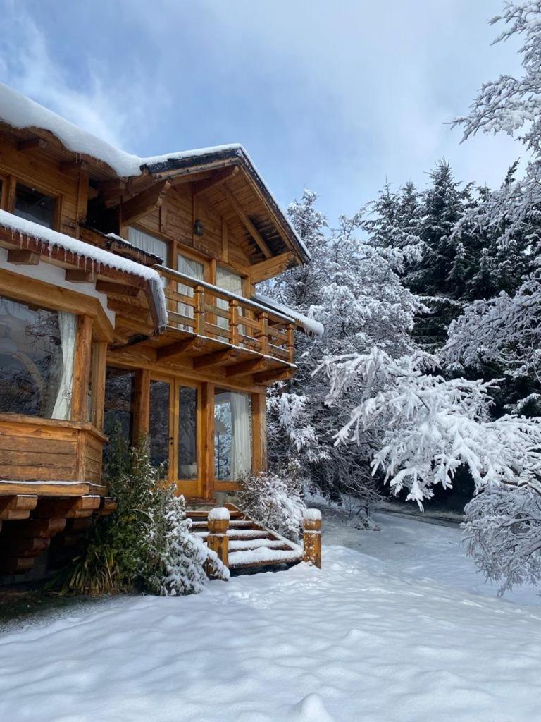 CASA de MONTAÑA CON VISTA AL LAGO