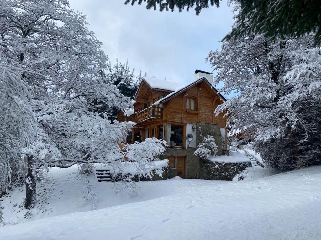 CASA de MONTAÑA CON VISTA AL LAGO