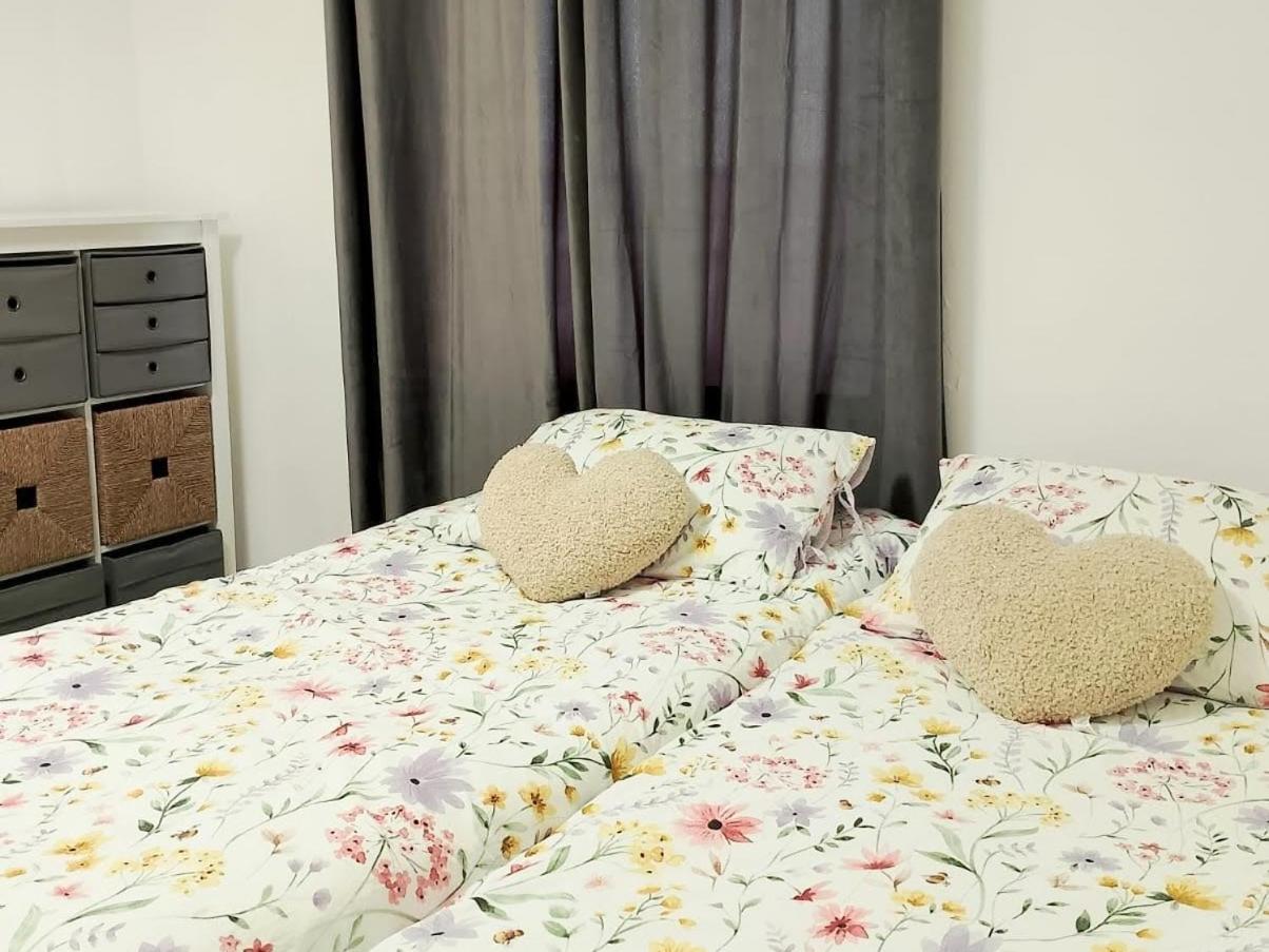 Family Stylish &Modern 3bedr Gem view 5