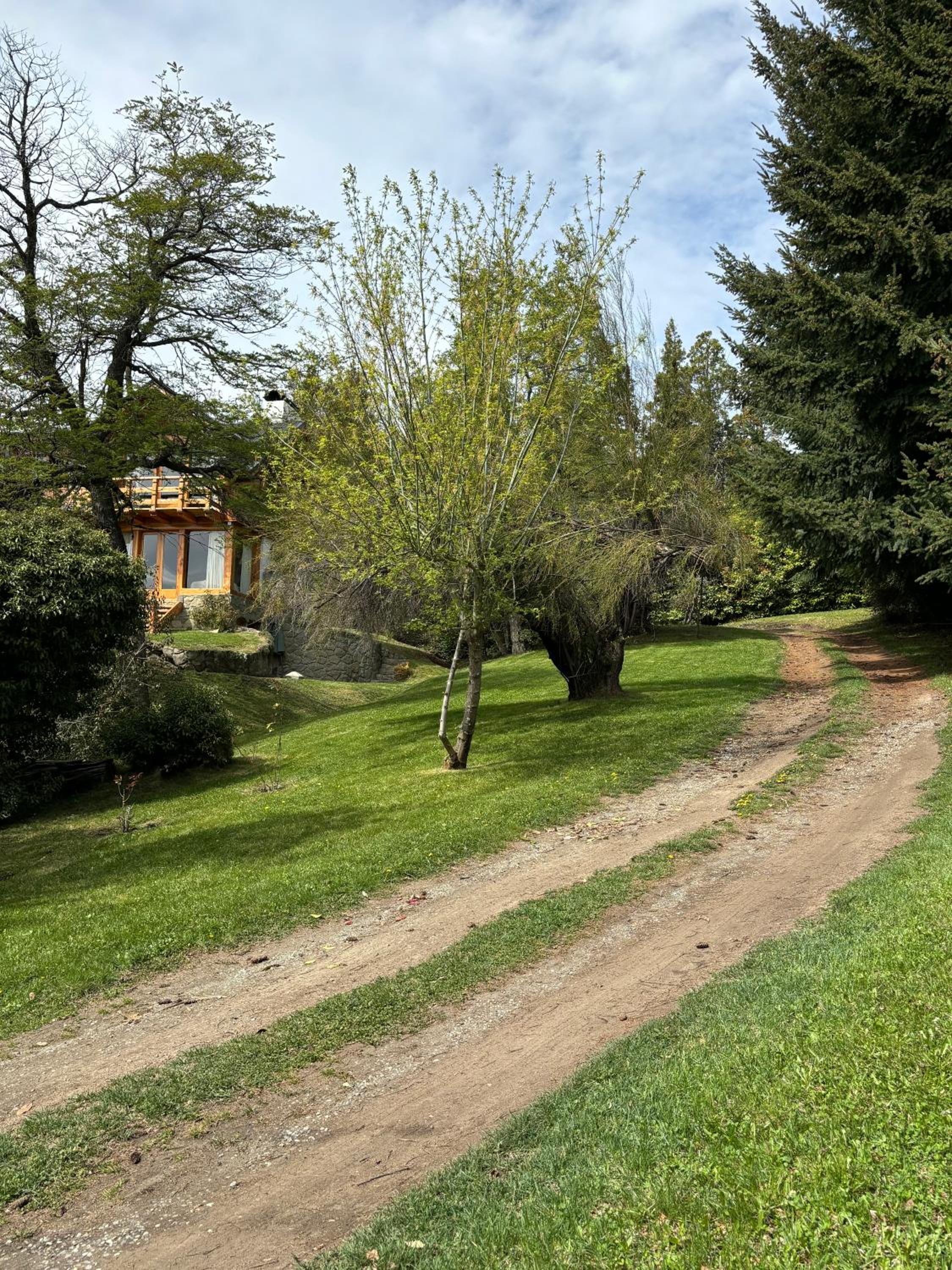 CASA de MONTAÑA CON VISTA AL LAGO