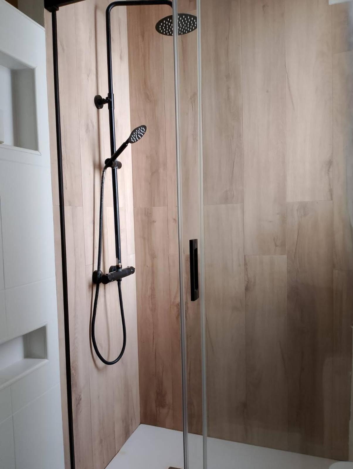 Family Stylish &Modern 3bedr Gem view 2