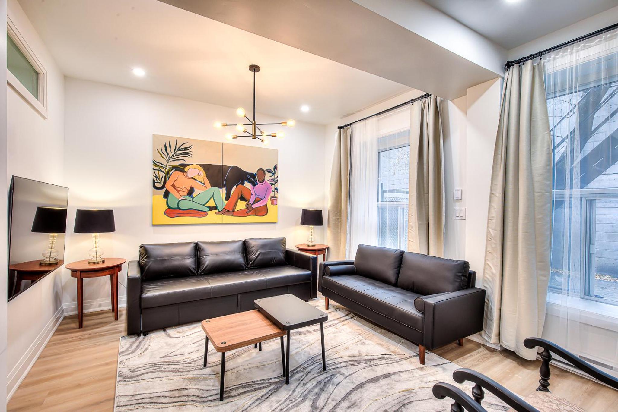 Mackay Street Downtown - Bell Center, Nightlife, & Metro at your doorstep!