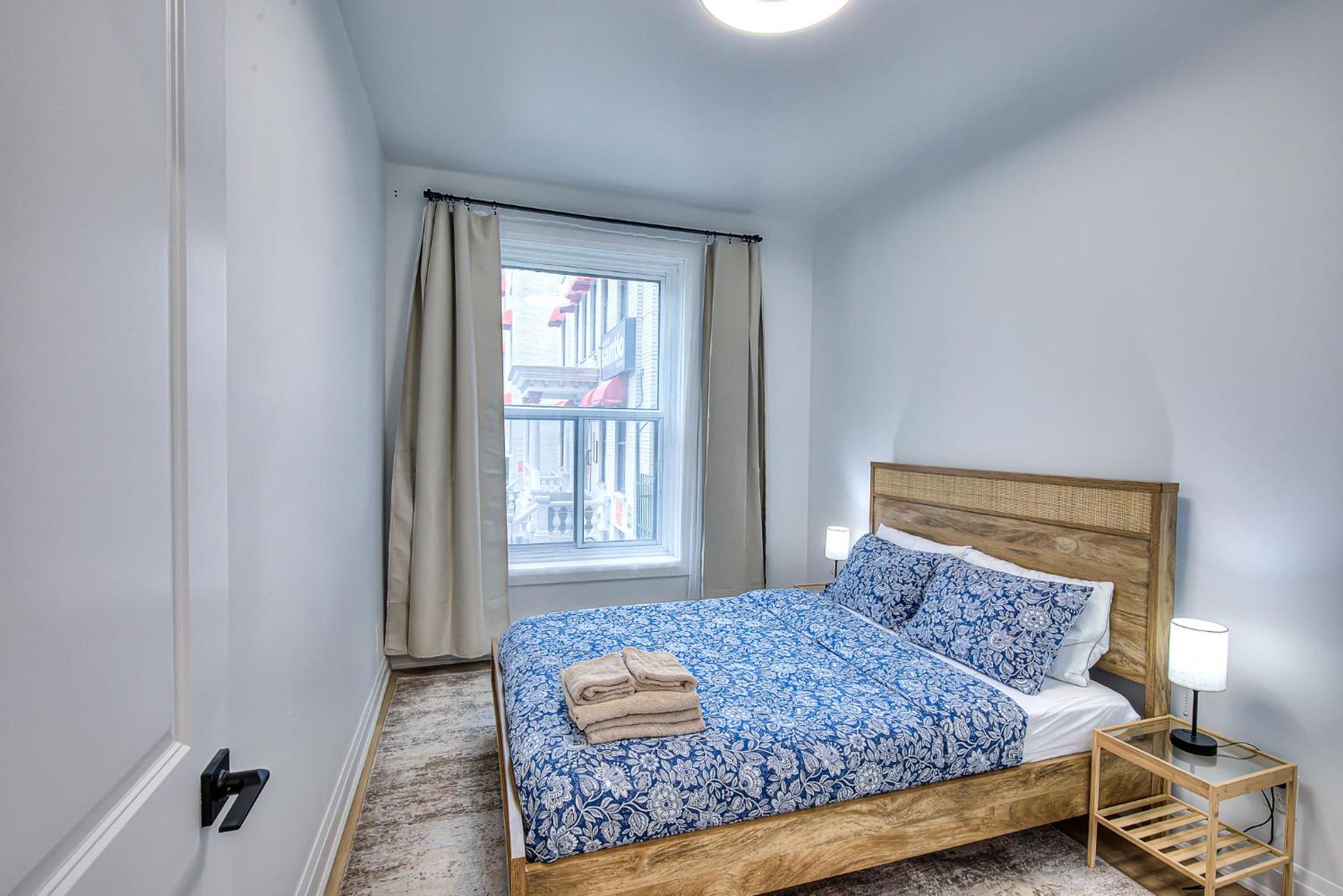 Mackay Street Downtown - Bell Center, Nightlife, & Metro at your doorstep!