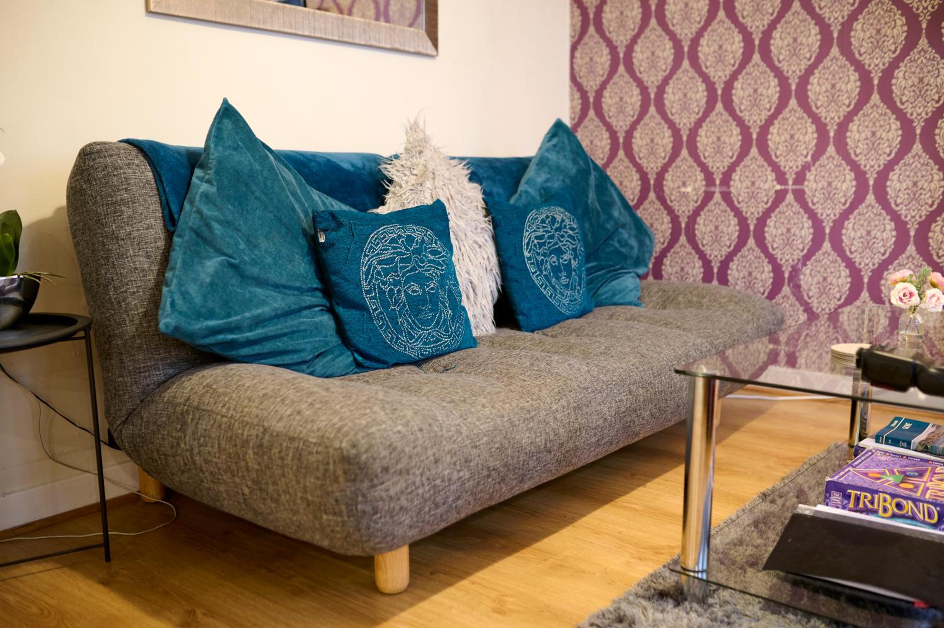 Charming 1BR Apartment close to centre with free parking