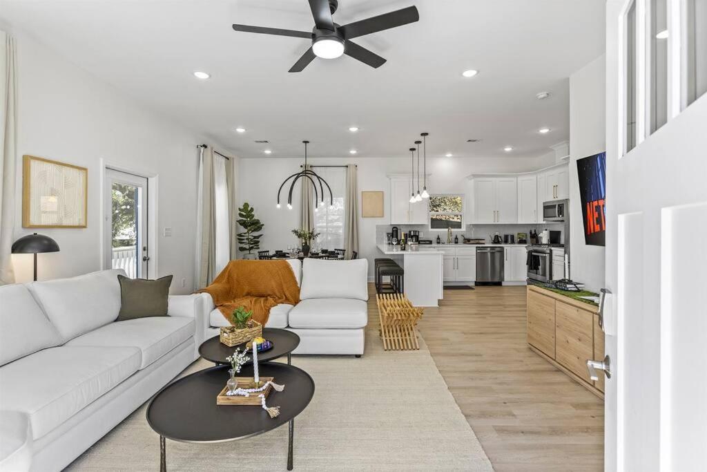 Galveston Retreat-Walk to Beach, Dog-Friendly Yard