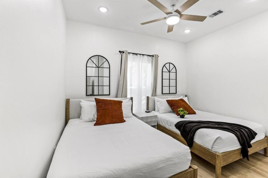 Galveston Retreat-Walk to Beach, Dog-Friendly Yard