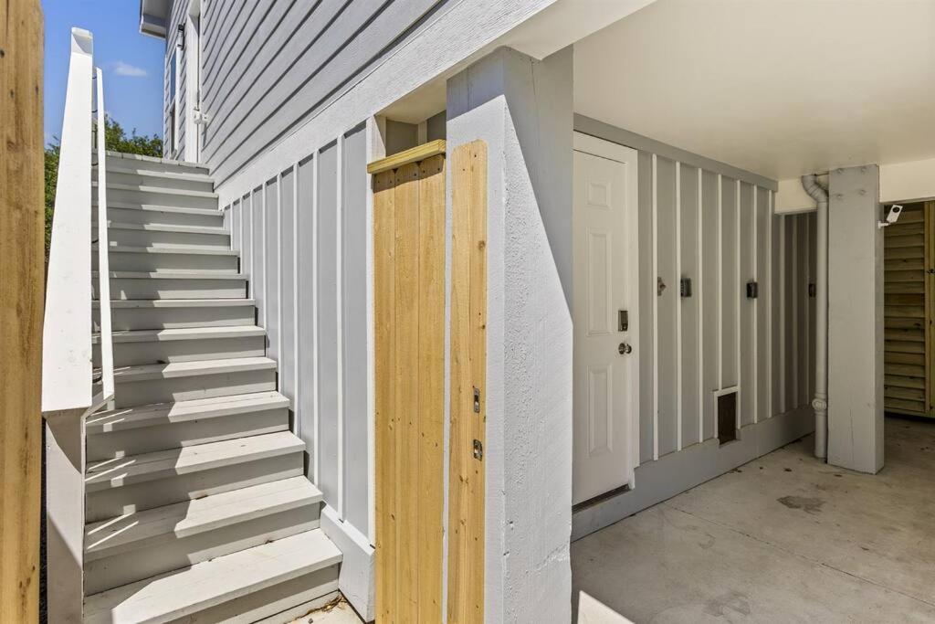Galveston Retreat-Walk to Beach, Dog-Friendly Yard
