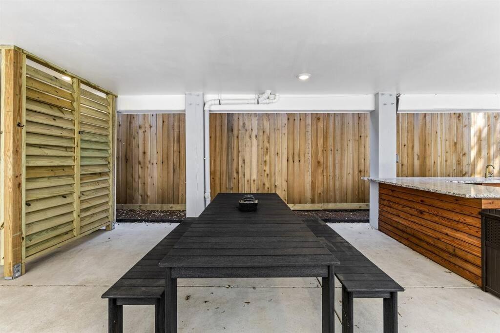 4BR Sleeps 12 Walk to Beach Pool Yard Dogs New 2023 Build