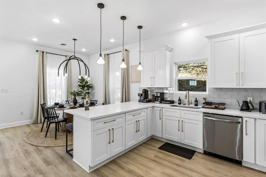 4BR Sleeps 12 Walk to Beach Pool Yard Dogs New 2023 Build