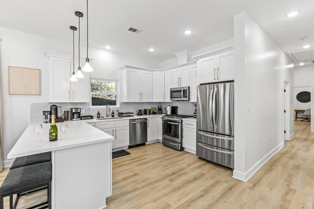 4BR Sleeps 12 Walk to Beach Pool Yard Dogs New 2023 Build